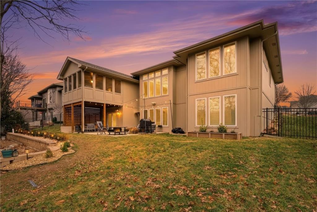 8608 Ridgeway Ct, Raytown, MO 64138