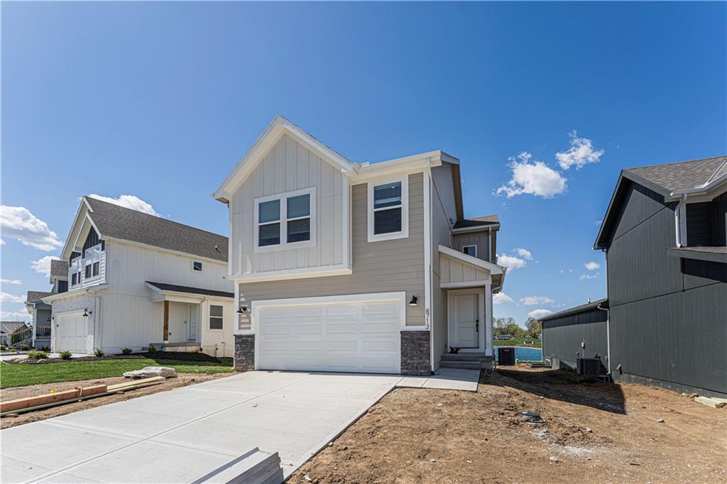 8704 SW Edgewater Dr, Blue Springs, MO 64064