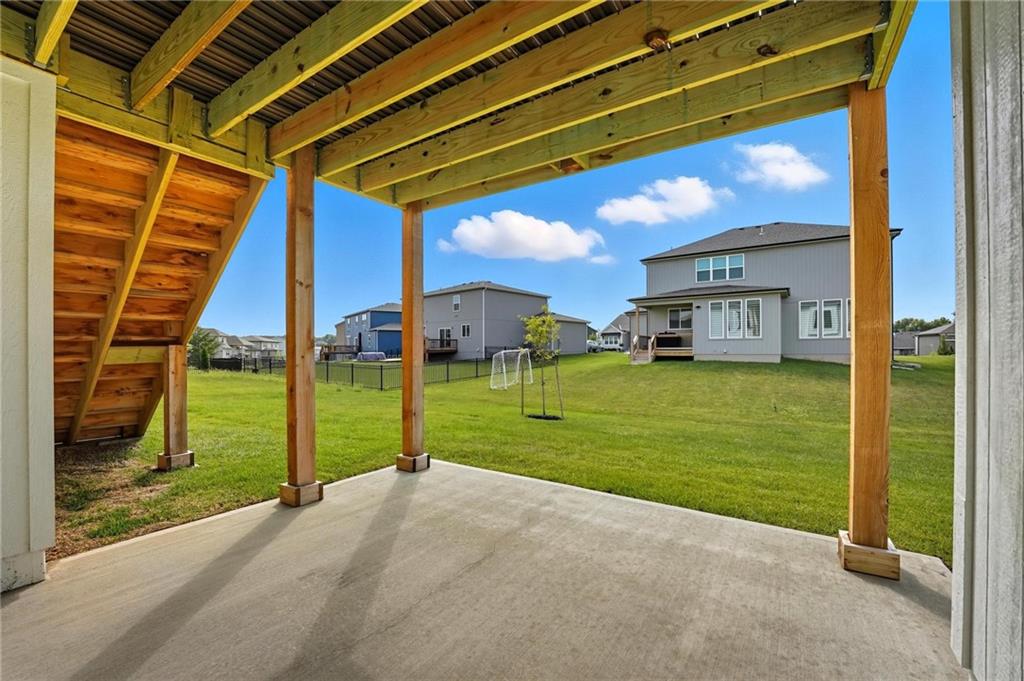 2127 NW Killarney Ln, Lee's Summit, MO 64081