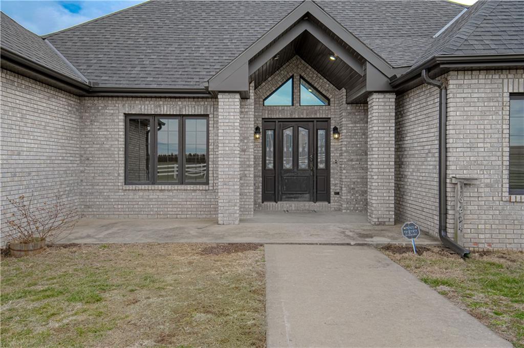 16294 Eastlake Dr, Lexington, MO 64067