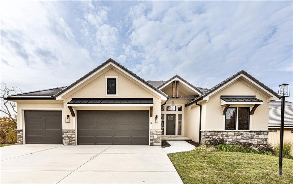 119 Teton Rg, Lake Winnebago, MO 64034