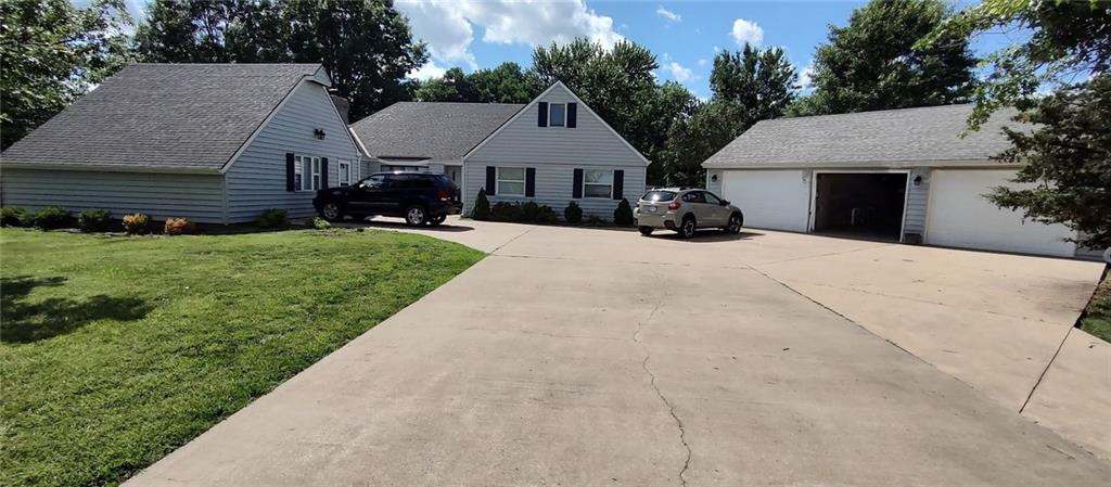 5 Canary Cir, Iola, KS 66749