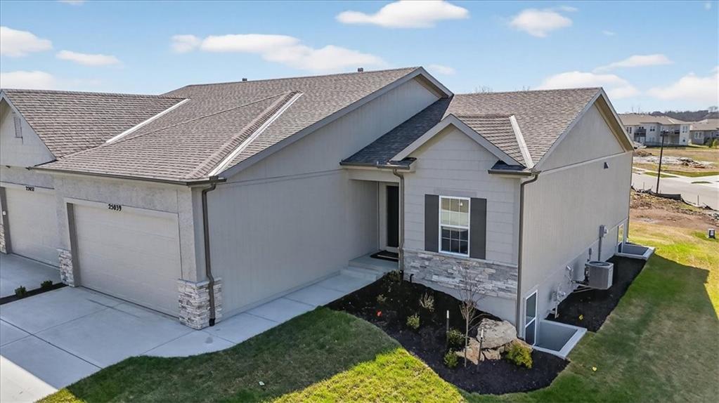 24985 W 94th Pl, Lenexa, KS 66227