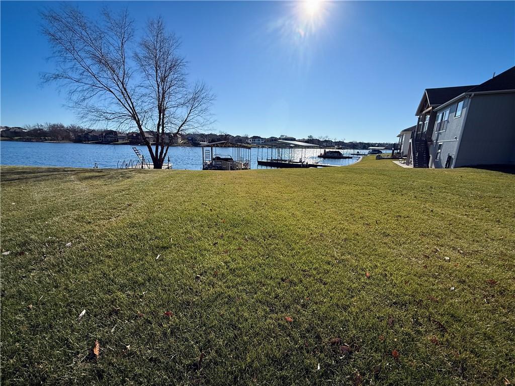 1427 Young Cir, Raymore, MO 64083