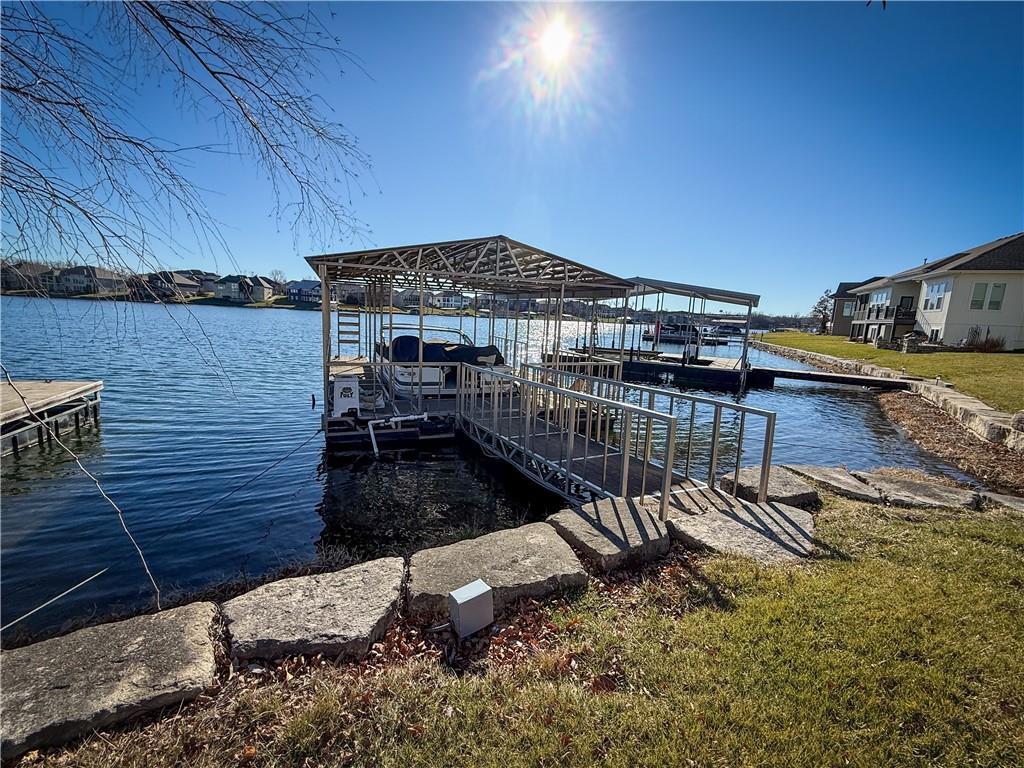1427 Young Cir, Raymore, MO 64083