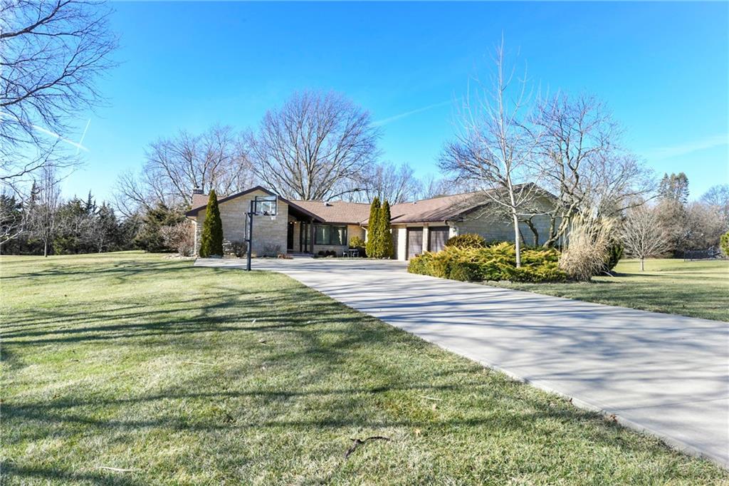 1800 Pine Ridge Dr, Leavenworth, KS 66048