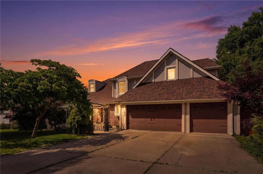 4100 NE Shady Lane Dr, Gladstone, MO 64119