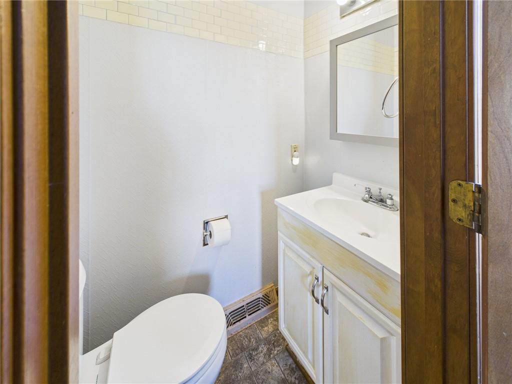 611 Short St, Knob Noster, MO 65336