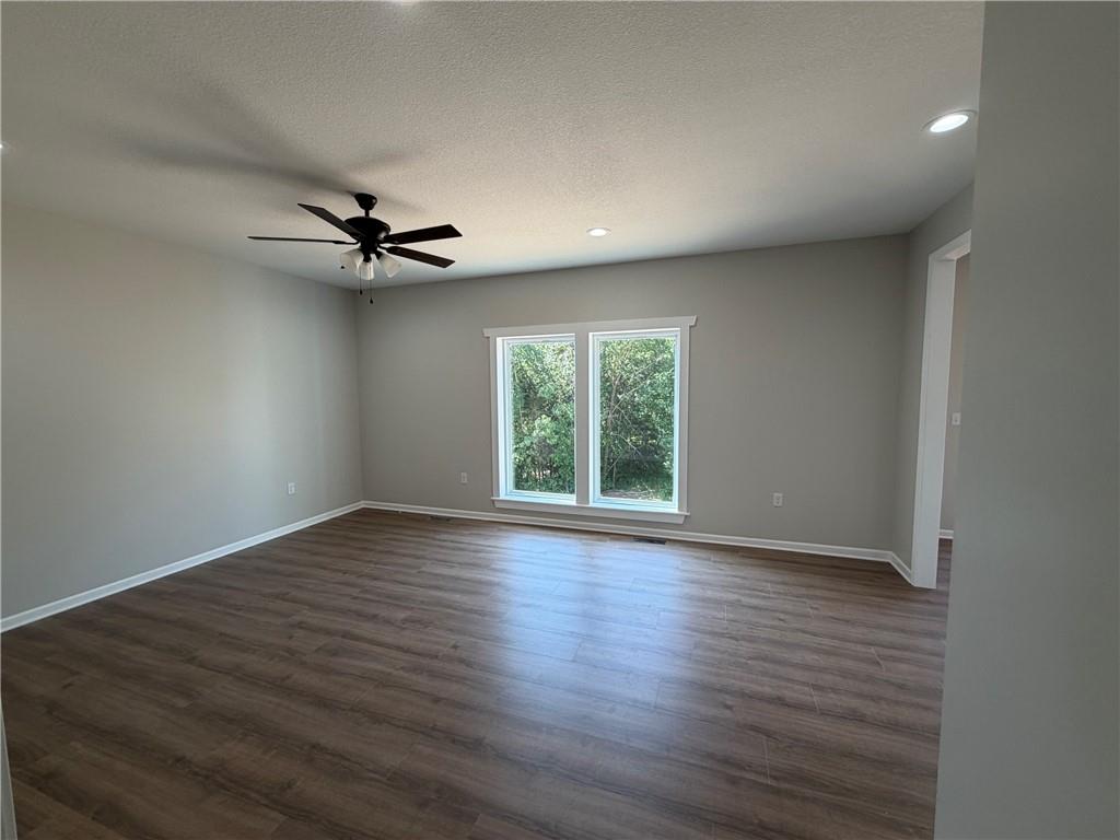 1403 W 6th Street Ter, Knob Noster, MO 65336