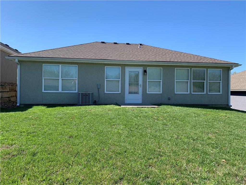 903 Ingleside Dr, Pleasant Hill, MO 64080
