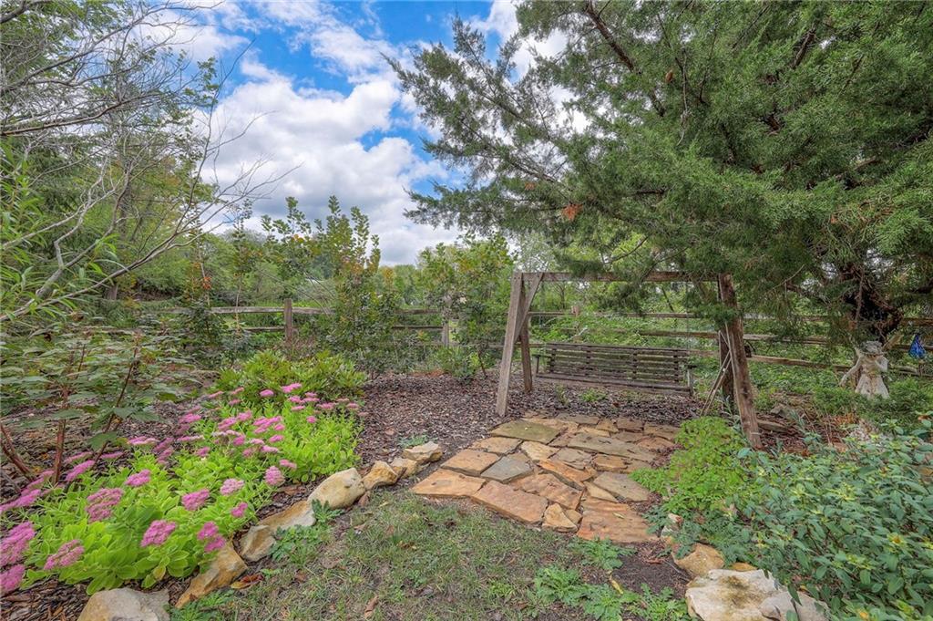 1606 Cypress Point Dr, Lawrence, KS 66047