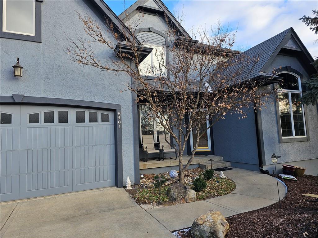 8401 Harbinger St, Lenexa, KS 66219