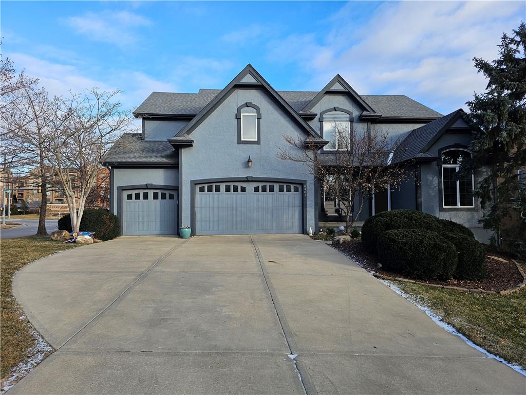 8401 Harbinger St, Lenexa, KS 66219