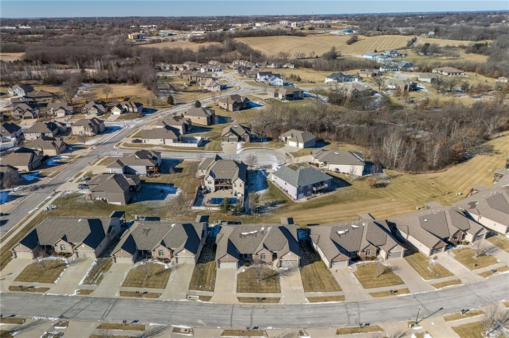 4410 Stonebridge Dr, St Joseph, MO 64505
