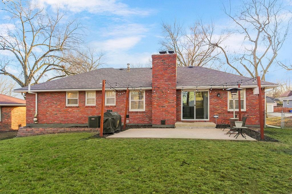 1700 NE 68th Ter, Gladstone, MO 64118