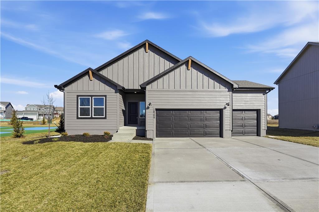 18204 W 166th Ter, Olathe, KS 66062