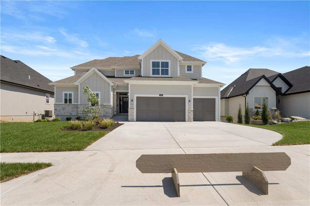 18501 Pawnee Ln, Overland Park, KS 66085