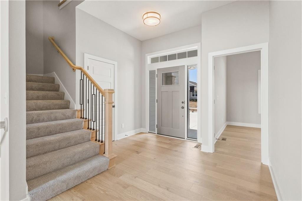 18501 Pawnee Ln, Overland Park, KS 66085