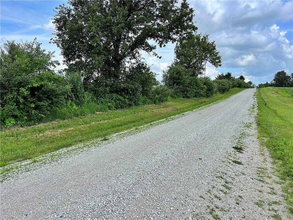 E 220th Ln, Bethany, MO 64424
