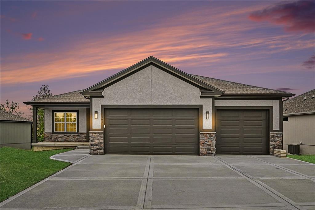 464 Green Dr, Lawson, MO 64062