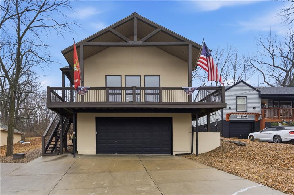 134 Beach Dr, Lake Tapawingo, MO 64015