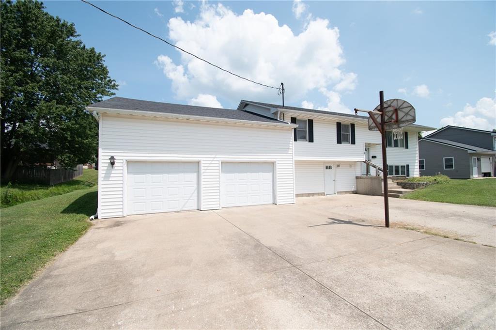 6 W 15th St, Carrollton, MO 64633