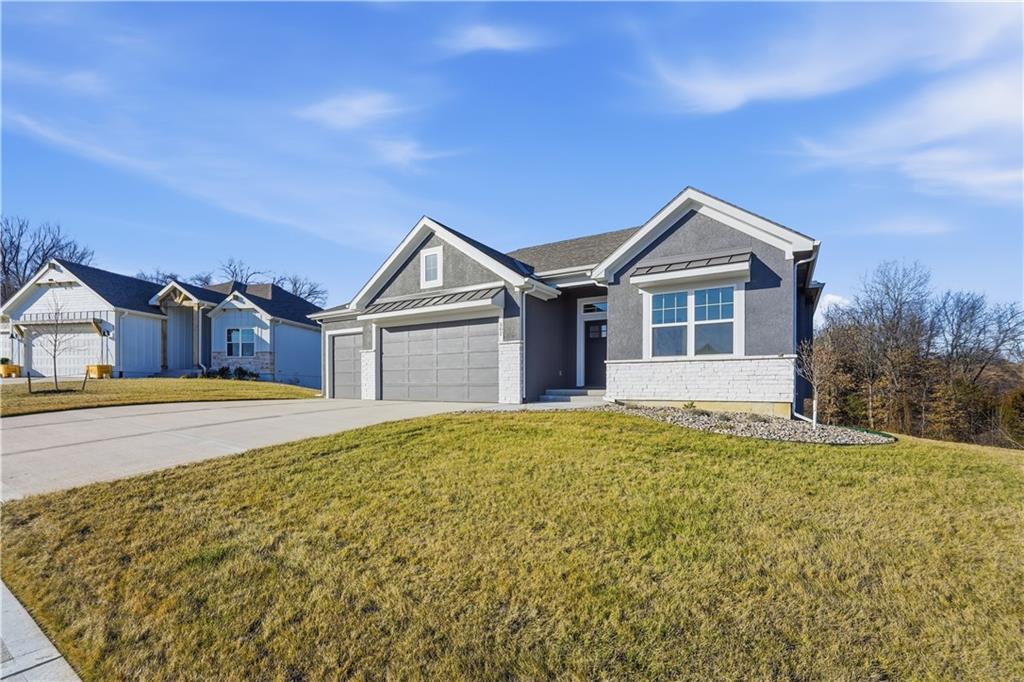 502 E 7th St, Smithville, MO 64089