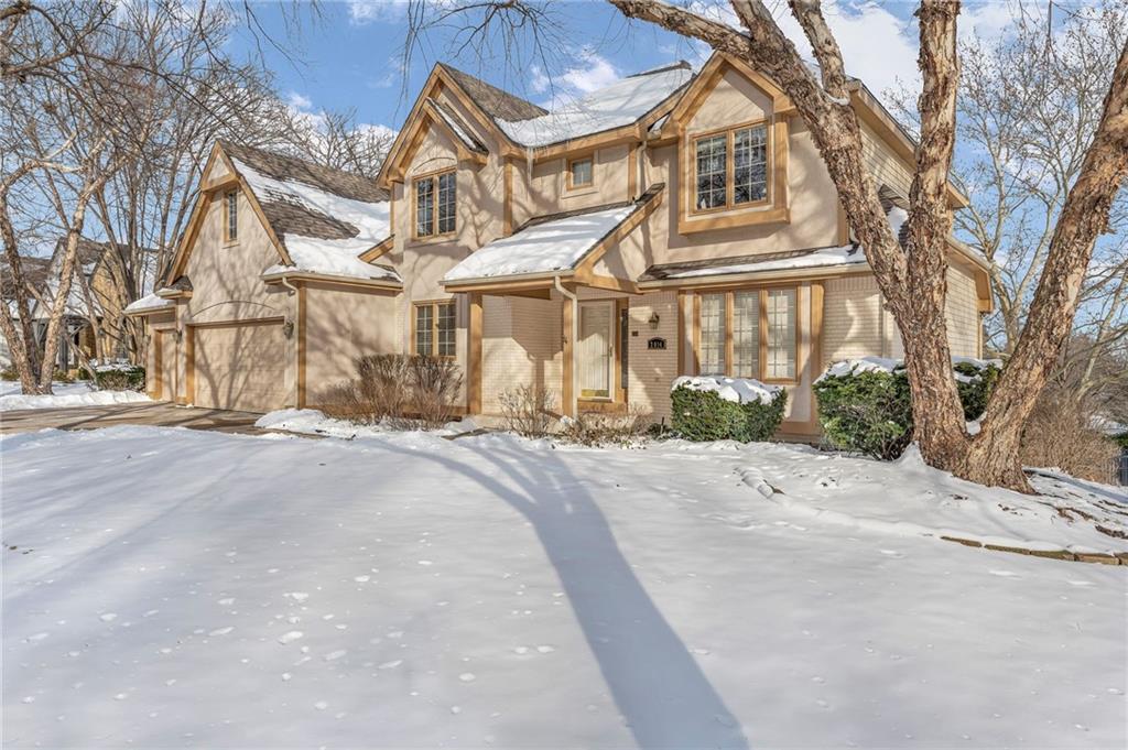 2014 Riviera Ct, Lawrence, KS 66047