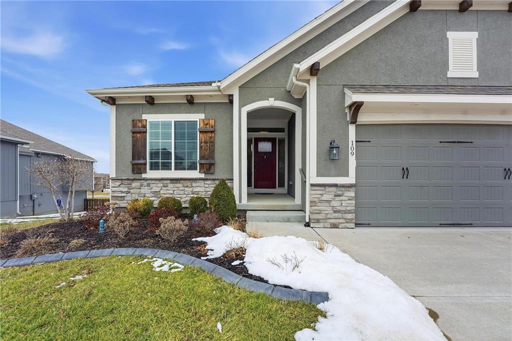 109 SE Riley St, Blue Springs, MO 64064
