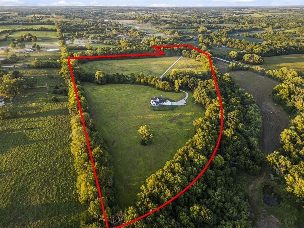 21851 179th St, Tonganoxie, KS 66086