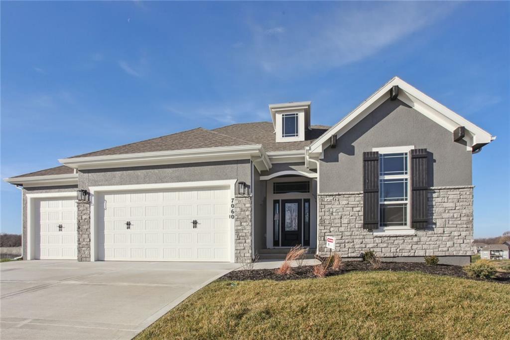 8162 Valley Rd, Lenexa, KS 66220