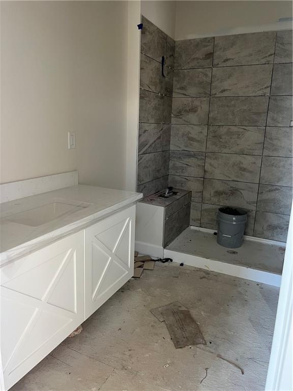 8162 Valley Rd, Lenexa, KS 66220