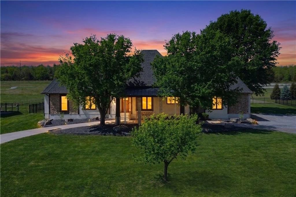 4210 NW Lake Dr, Lee's Summit, MO 64064