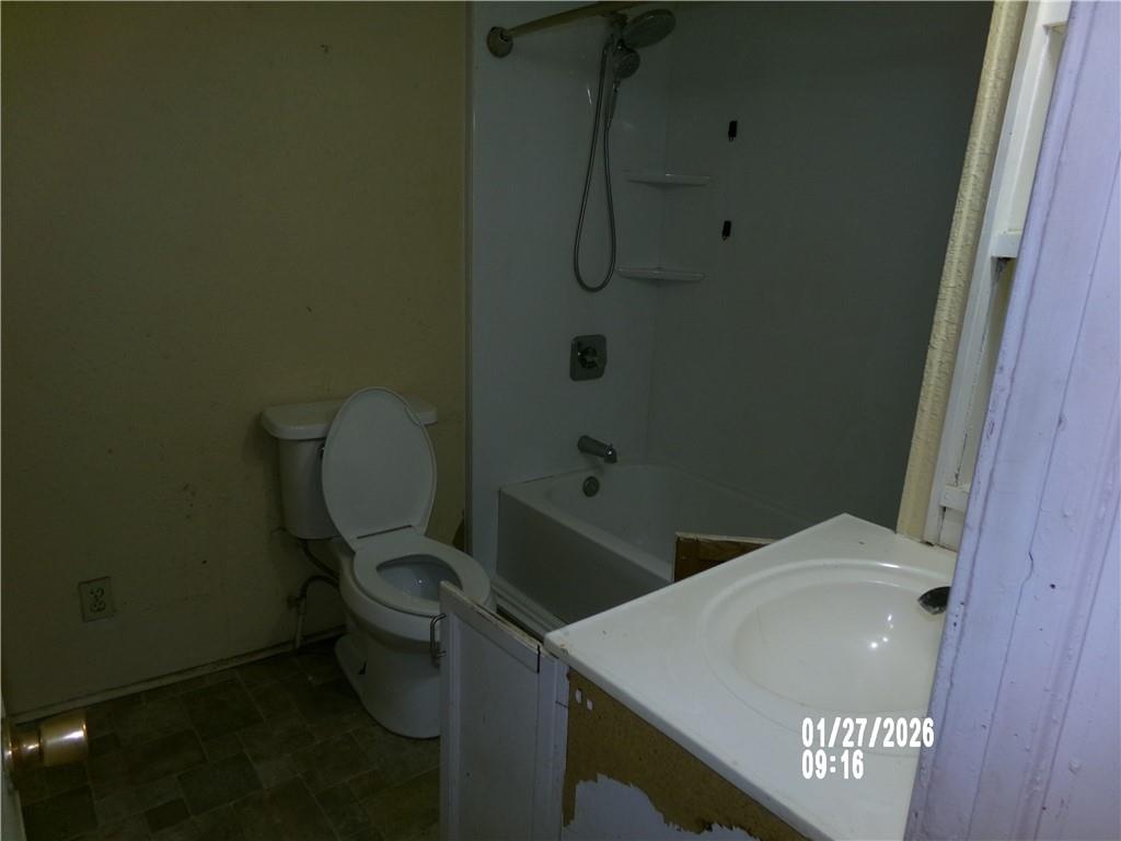 1804 Oneida St, Lexington, MO 64067