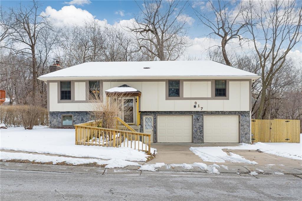 917 NW Valley Ln, Riverside, MO 64150