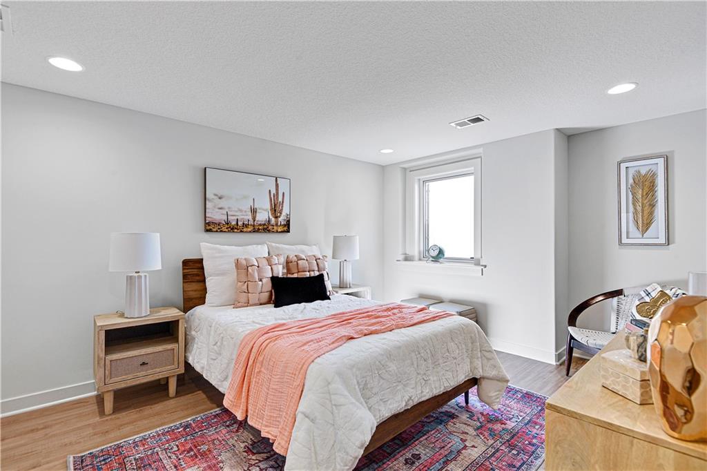 22093 W 94th Ter, Lenexa, KS 66220