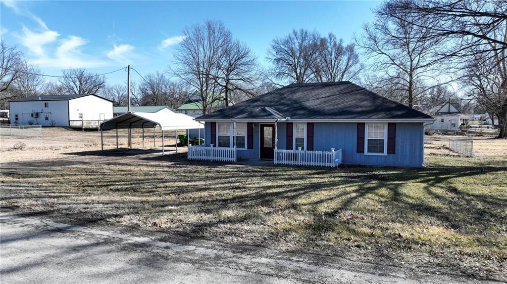 302 E St, Creighton, MO 64739