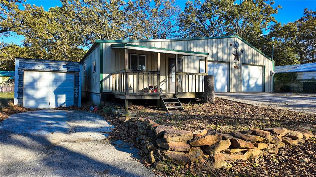 2738 SW Lowry St, Osceola, MO 64776