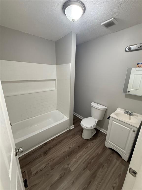 3318 E 24th St, Kansas City, MO 64127