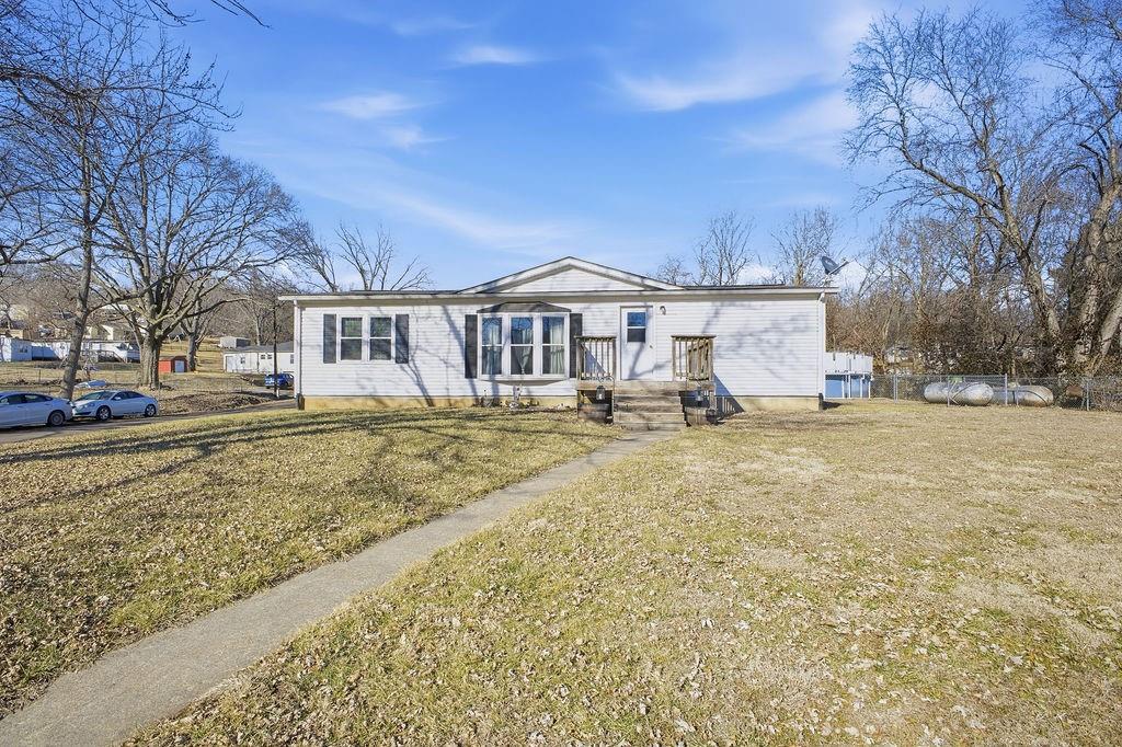 901 Valley St, Rushville, MO 64484