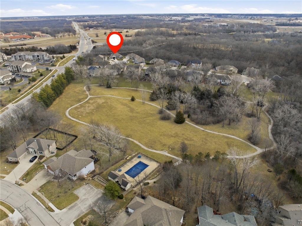 9705 Leslie Ave, Kansas City, MO 64139
