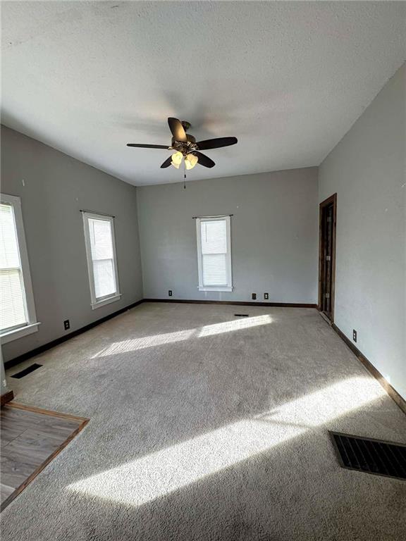 1215 E 4th St, Maryville, MO 64468