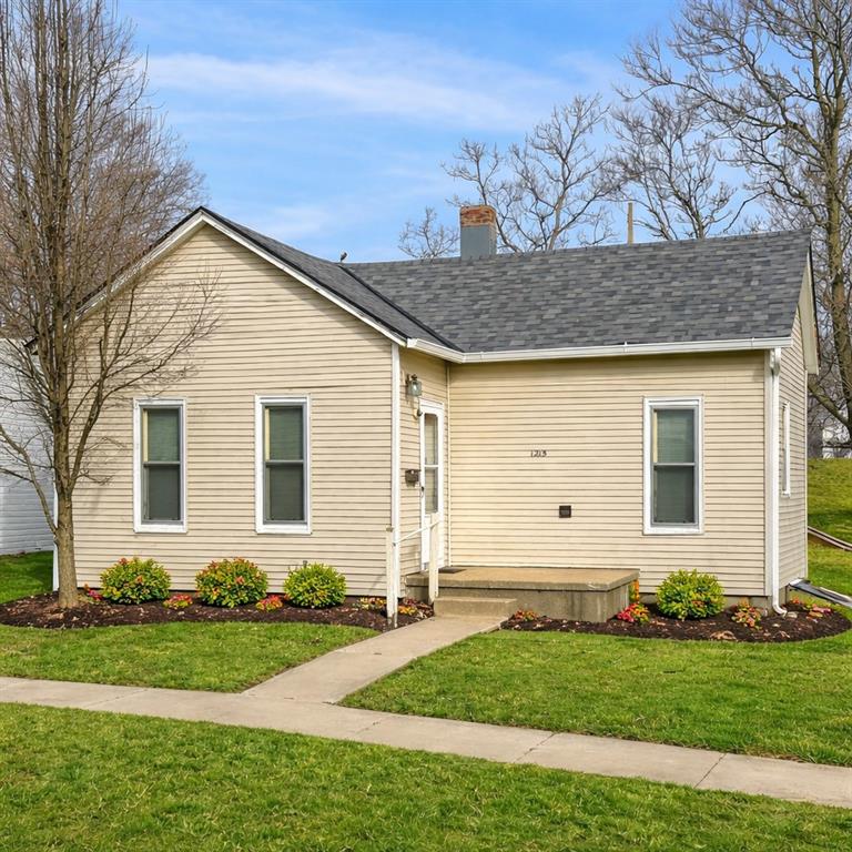1215 E 4th St, Maryville, MO 64468