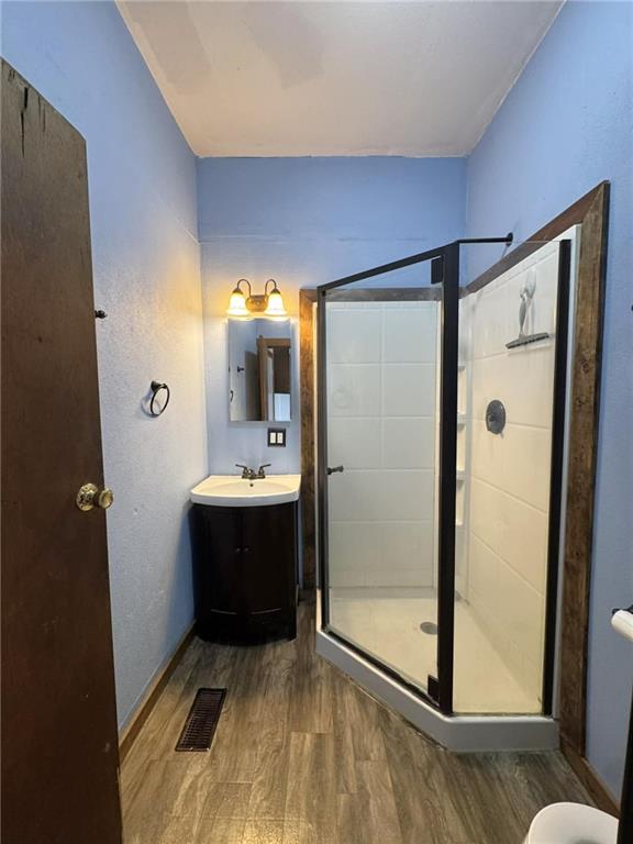 1215 E 4th St, Maryville, MO 64468