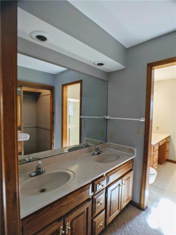 4821 W 122 Ter, Leawood, KS 66209