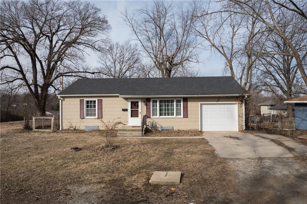 607 Hillcrest Dr, Knob Noster, MO 65336