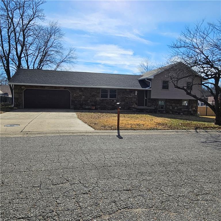 803 Spruce St, Frontenac, KS 66763