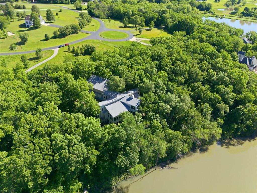 16371 Lake Point Dr, Bonner Springs, KS 66012
