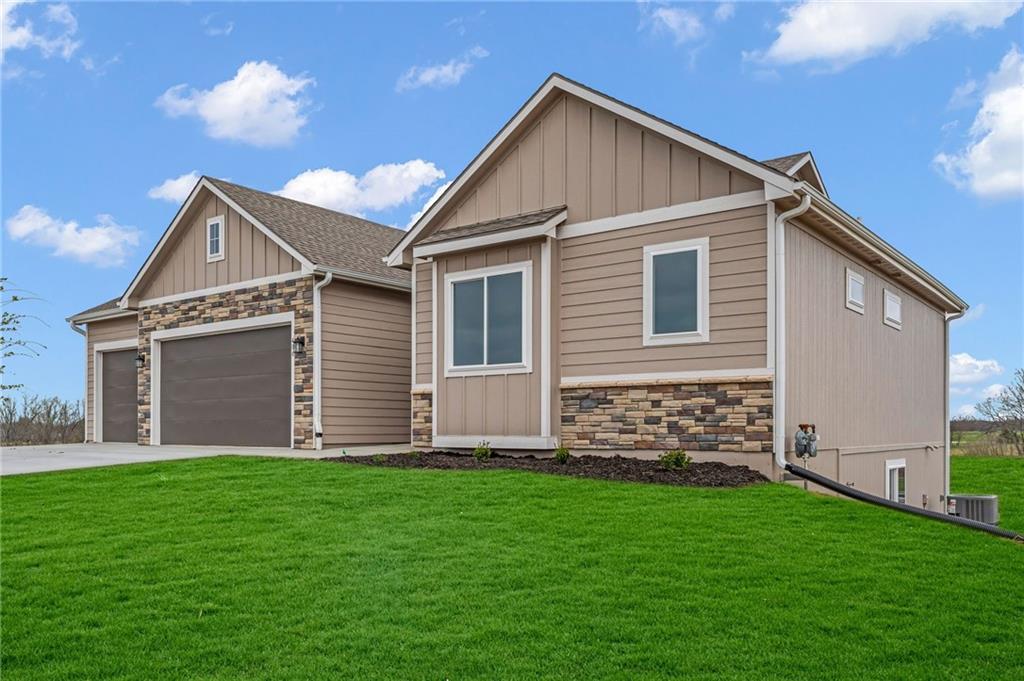 406 Glenn Ct, Baldwin City, KS 66006