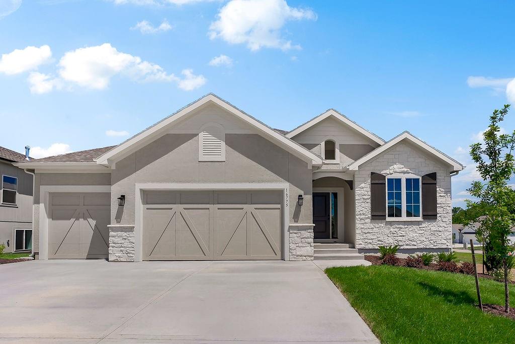 16775 S Hall St, Olathe, KS 66062